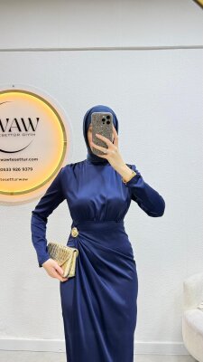 Saten Broşlu Elbise - Waw Tesettür