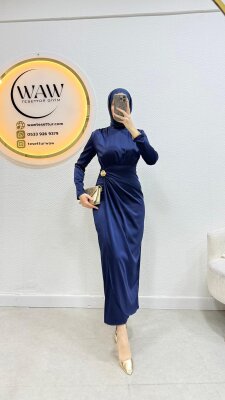 Saten Broşlu Elbise - 2