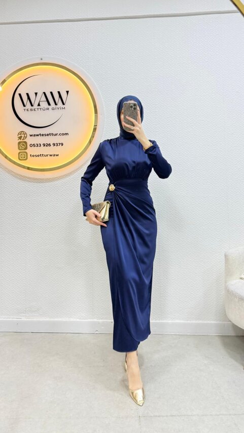 Saten Broşlu Elbise - 2