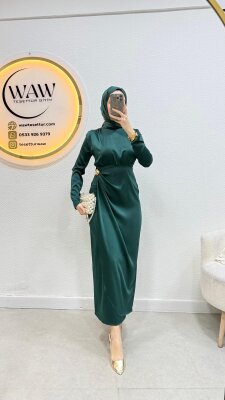 Saten Broşlu Elbise - 3