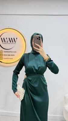 Saten Broşlu Elbise - 4