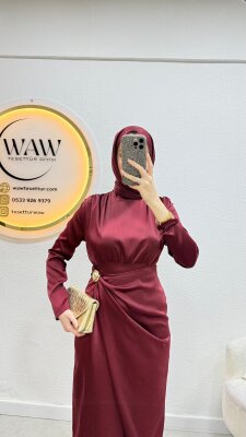 Saten Broşlu Elbise - 5