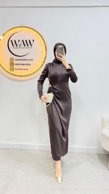 Saten Broşlu Elbise - 9